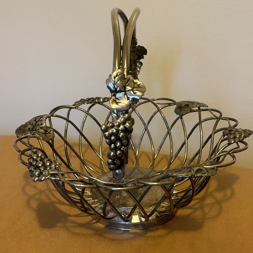 Godinger Silver Art Co. silver-plated wire basket grape leaf decorative pattern